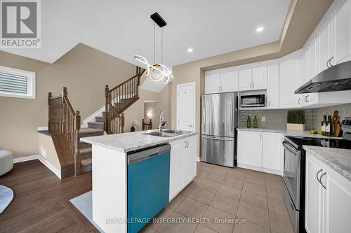 210 Geyser Place, Ottawa, ON - Indoor Photo Showing Kitchen With Upgraded Kitchen