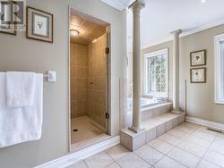 Primary ensuite with jacuzzi tub - 