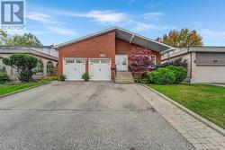 2388 CARLANNE PLACE  Mississauga, ON L5C 3C8