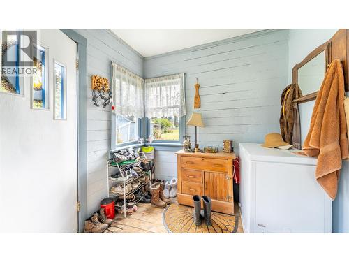 1015 Winlaw Road, Creston, BC - Indoor