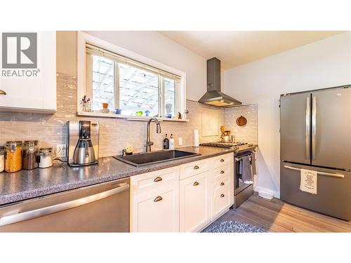 1015 Winlaw Road, Creston, BC - Indoor Photo Showing Kitchen