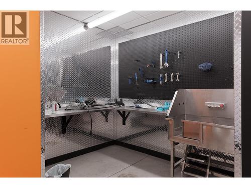 Dog Wash & Bike Repair area - 1274 Devonshire Avenue Unit# 306, Kelowna, BC - 