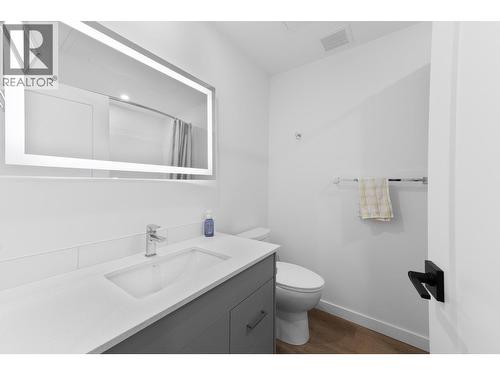 1274 Devonshire Avenue Unit# 306, Kelowna, BC - Indoor Photo Showing Bathroom