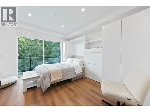 1274 Devonshire Avenue Unit# 306, Kelowna, BC - Indoor Photo Showing Bedroom