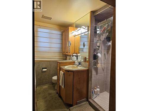 Primary Bedroom Ensuite with Shower - 599 Clifton Road S, Kelowna, BC - Indoor Photo Showing Bathroom