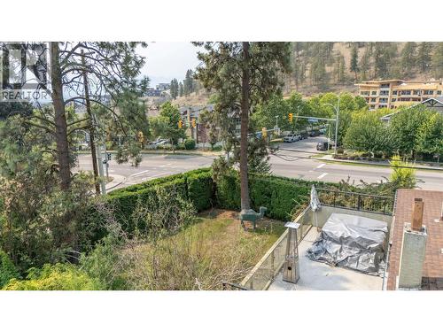 599 Clifton Road S, Kelowna, BC - Outdoor