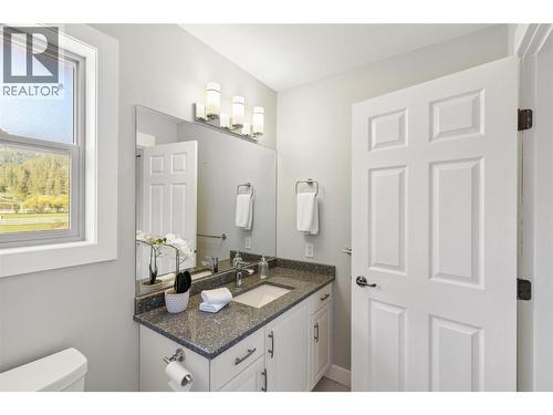 5575 Highway 6 Highway, Coldstream, BC - Indoor Photo Showing Bathroom