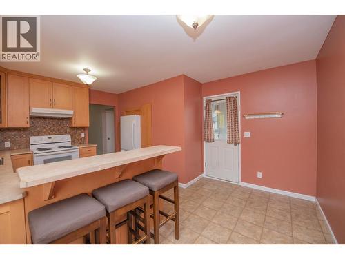 3005 15 Street, Vernon, BC - Indoor Photo Showing Kitchen