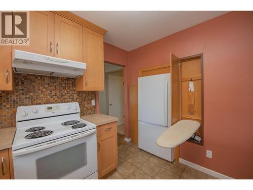 3005 15 Street, Vernon, BC - Indoor Photo Showing Kitchen