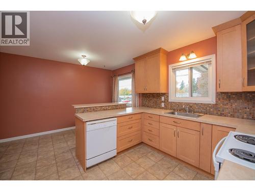 3005 15 Street, Vernon, BC - Indoor Photo Showing Kitchen