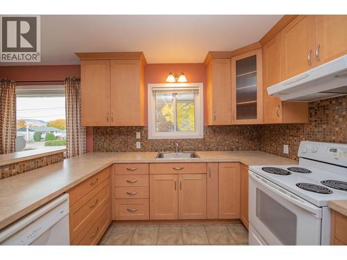3005 15 Street, Vernon, BC - Indoor Photo Showing Kitchen