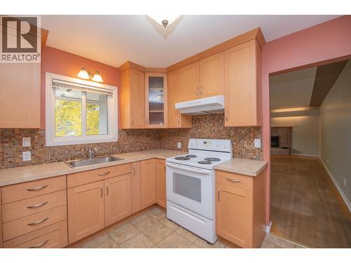 3005 15 Street, Vernon, BC - Indoor Photo Showing Kitchen