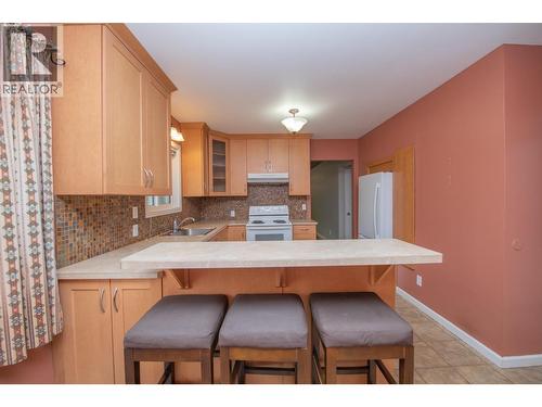 3005 15 Street, Vernon, BC - Indoor Photo Showing Kitchen