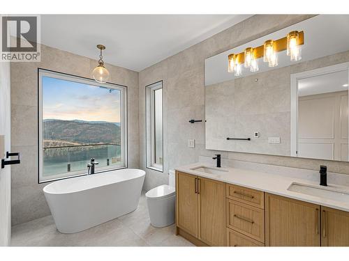 8920 Tavistock Road, Vernon, BC - Indoor Photo Showing Bathroom