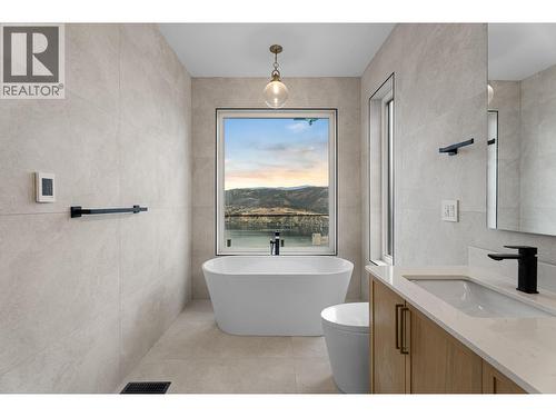 8920 Tavistock Road, Vernon, BC - Indoor Photo Showing Bathroom