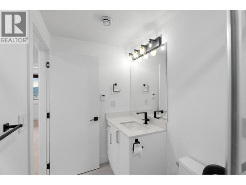 8920 Tavistock Road, Vernon, BC - Indoor Photo Showing Bathroom