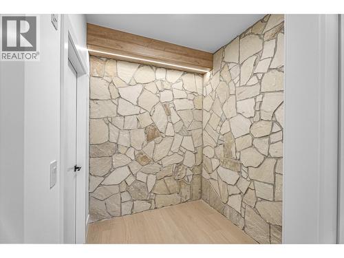 8920 Tavistock Road, Vernon, BC - Indoor