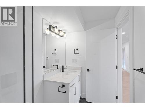 8920 Tavistock Road, Vernon, BC - Indoor Photo Showing Bathroom