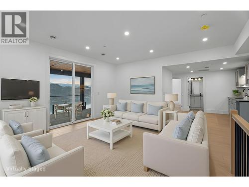 8920 Tavistock Road, Vernon, BC - Indoor Photo Showing Living Room