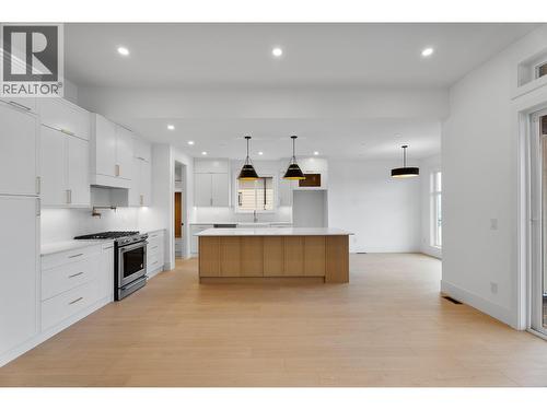 8920 Tavistock Road, Vernon, BC - Indoor Photo Showing Kitchen With Upgraded Kitchen