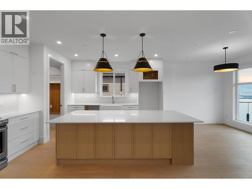 8920 Tavistock Road, Vernon, BC - Indoor Photo Showing Kitchen With Upgraded Kitchen