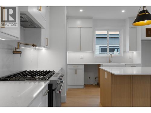 8920 Tavistock Road, Vernon, BC - Indoor Photo Showing Kitchen With Upgraded Kitchen