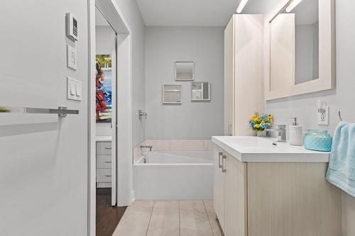 Bathroom - 519-11310 Rue Notre-Dame E., Montréal-Est, QC - Indoor Photo Showing Bathroom