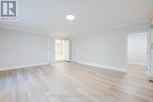 8 Ridgewood Drive, Richmond Hill, ON - Indoor Photo Showing Other Room