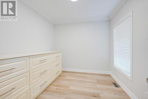 8 Ridgewood Drive, Richmond Hill, ON - Indoor Photo Showing Other Room