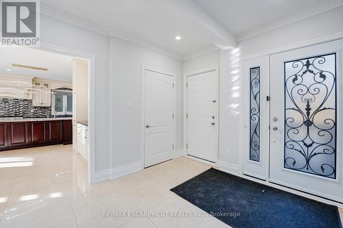 8 Ridgewood Drive, Richmond Hill, ON - Indoor Photo Showing Other Room