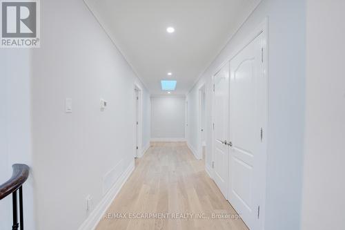 8 Ridgewood Drive, Richmond Hill, ON - Indoor Photo Showing Other Room