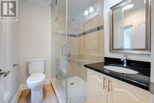 8 Ridgewood Drive, Richmond Hill, ON - Indoor Photo Showing Bathroom