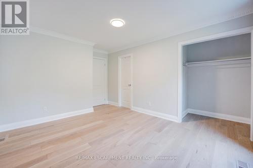 8 Ridgewood Drive, Richmond Hill, ON - Indoor Photo Showing Other Room