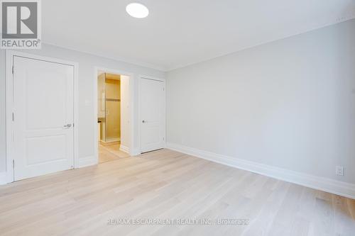 8 Ridgewood Drive, Richmond Hill, ON - Indoor Photo Showing Other Room