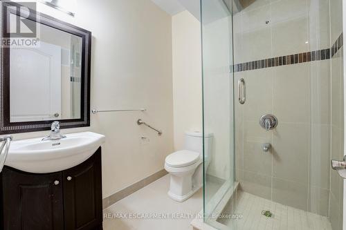 8 Ridgewood Drive, Richmond Hill, ON - Indoor Photo Showing Bathroom