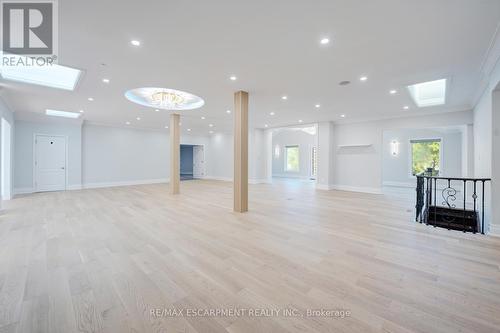 8 Ridgewood Drive, Richmond Hill, ON - Indoor Photo Showing Other Room