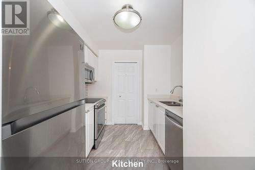 207 - 2300 Parkhaven Boulevard, Oakville, ON - Indoor Photo Showing Kitchen With Double Sink