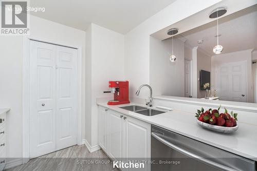 207 - 2300 Parkhaven Boulevard, Oakville, ON - Indoor Photo Showing Kitchen With Double Sink