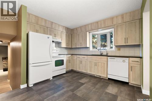 2119 Elderkin Drive E, Regina, SK - Indoor Photo Showing Kitchen