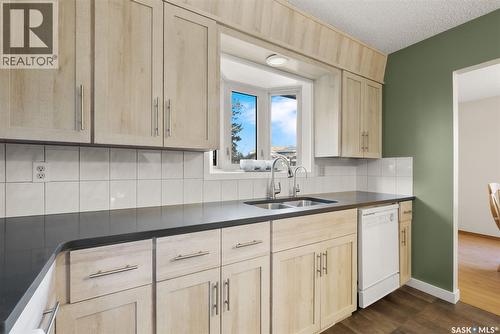 2119 Elderkin Drive E, Regina, SK - Indoor Photo Showing Kitchen With Double Sink