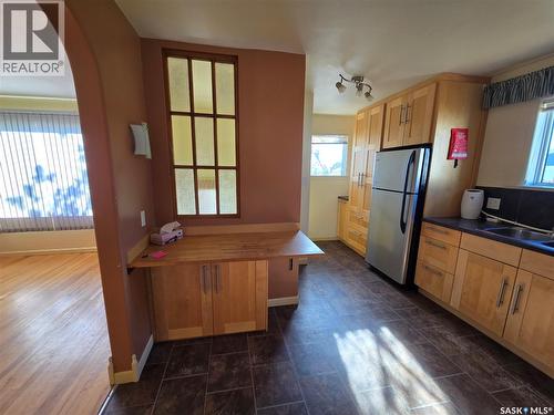 446 2Nd Avenue Nw, Swift Current, SK - Indoor Photo Showing Kitchen