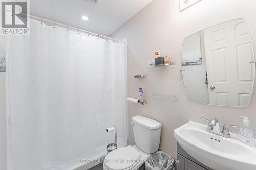 10 Pearl Street, Brantford, ON - Indoor Photo Showing Bathroom
