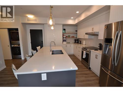 1215 St Paul Street Unit# 209, Kelowna, BC - Indoor Photo Showing Kitchen With Double Sink