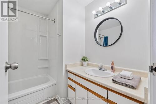 39 - 40 Imperial Road N, Guelph (Willow West/Sugarbush/West Acres), ON - Indoor Photo Showing Bathroom