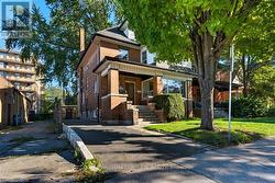 11 HOLTON AVENUE S  Hamilton, ON L8M 2L3