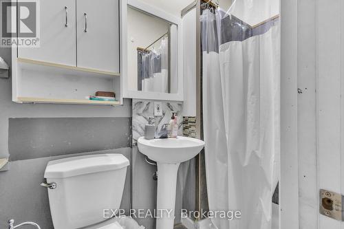 228 Main Street, Cambridge, ON - Indoor Photo Showing Bathroom