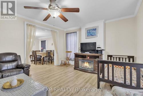 228 Main Street, Cambridge, ON - Indoor Photo Showing Living Room