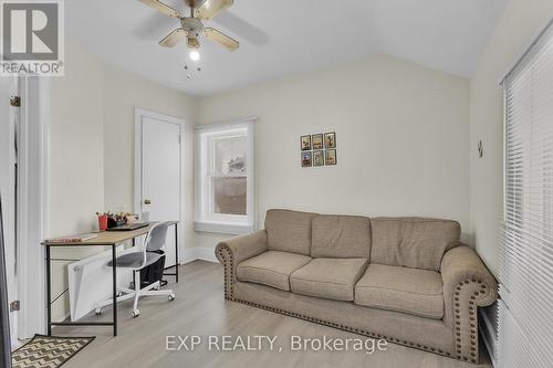 228 Main Street, Cambridge, ON - Indoor Photo Showing Living Room