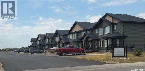 6 815 5th STREET NE  Weyburn, SK S4H 2K9