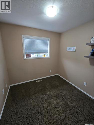 6 815 5Th Street Ne, Weyburn, SK - Indoor Photo Showing Other Room